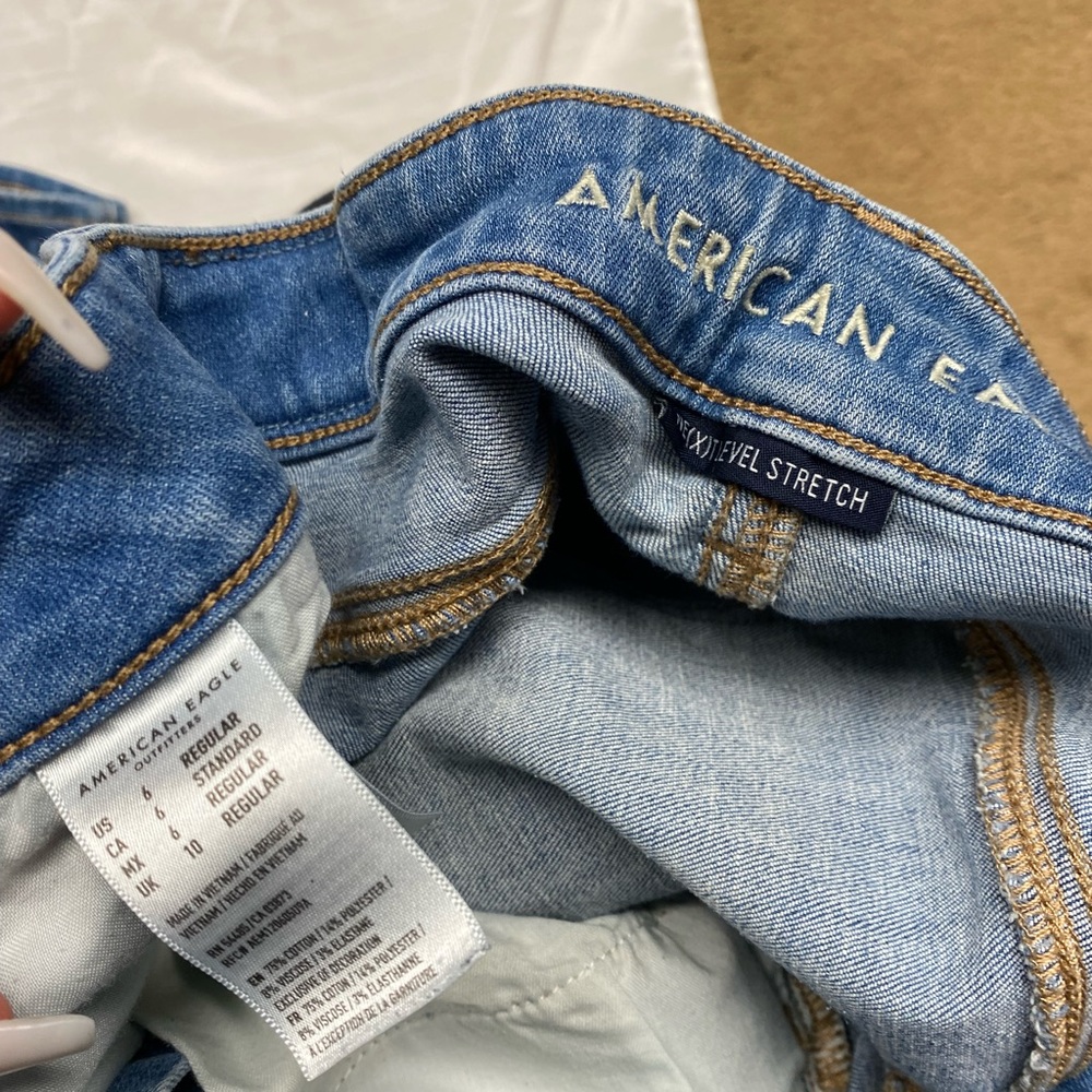 American Eagle High-Waisted skinny jeans size 6